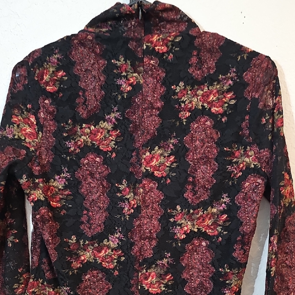 Classiques Entier Sheer Sleeve Black and Red Lace Top, Womens Medium Stretchy - Picture 6 of 9